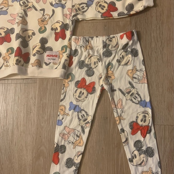 Disney Girl's Size 3T Adorable Outfit With Disney Characters Print - Picture 4 of 8
